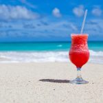 9 praias com mar tranquilo para relaxar e desfrutar